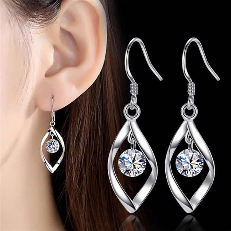 Fashion temperament earrings